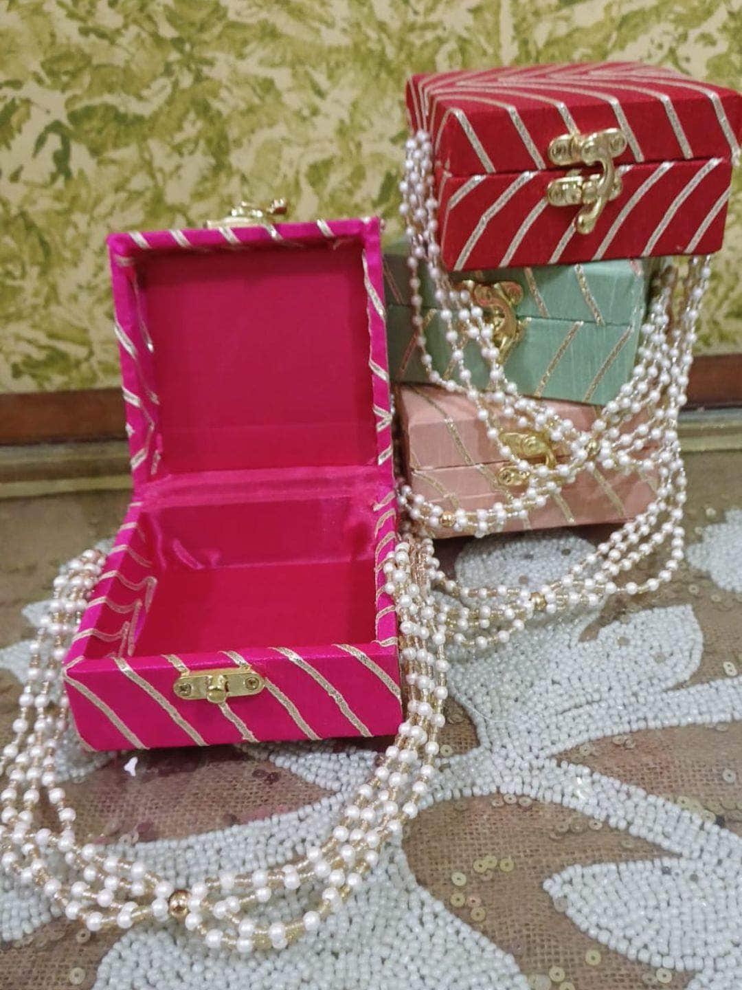 Ishhaara Mini Trunk Box with Pearl String