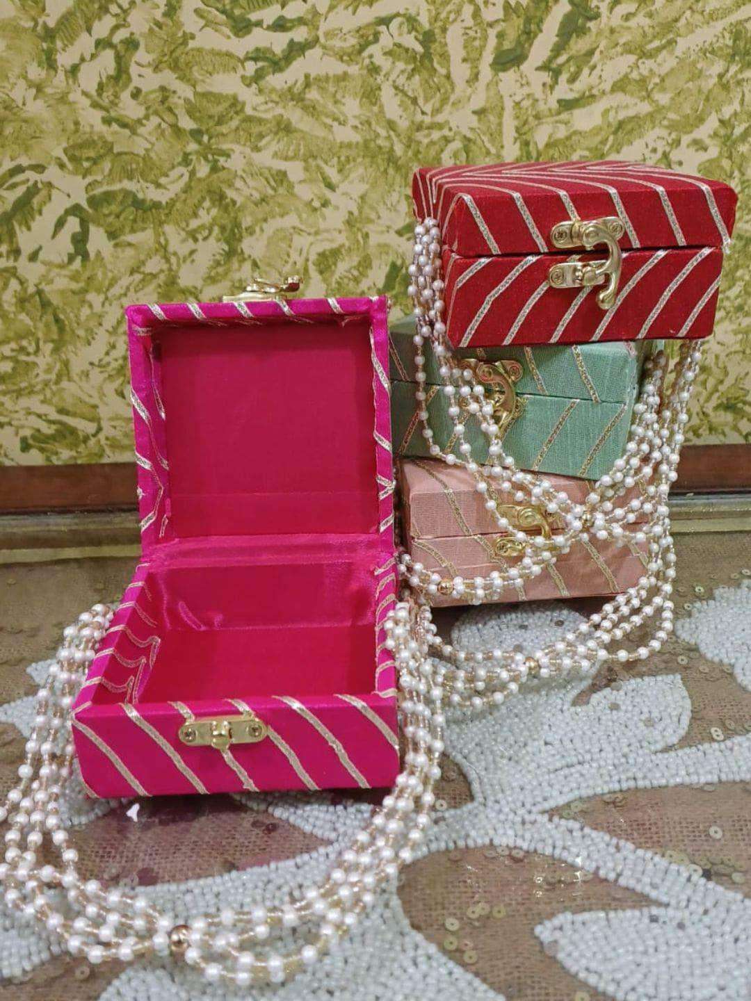 Ishhaara Mini Trunk Box With Pearl String