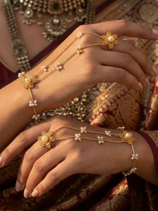 Ishhaara Minimal Pearl Studded Hathphool