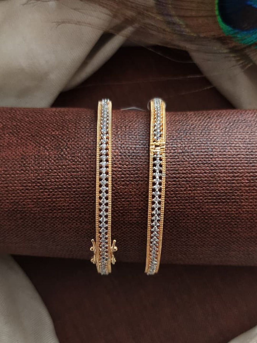 Ishhaara Minimal Stone Studded Bangles
