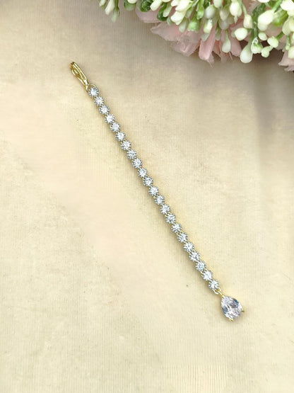 Ishhaara Minimal Teardrop Teeka