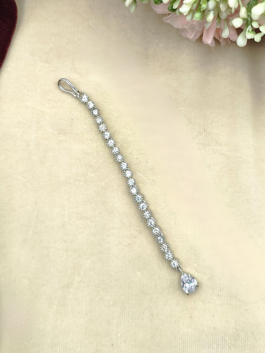 Ishhaara Minimal Teardrop Teeka