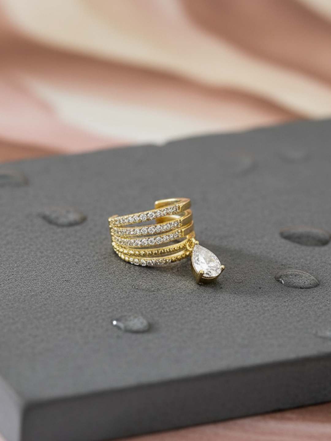 Ishhaara Minimalist Gold Earcuff