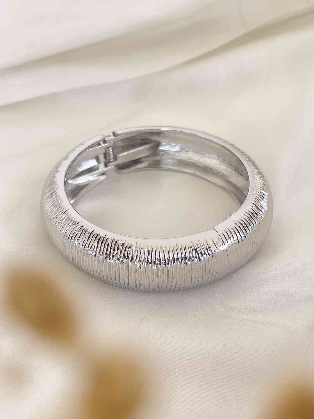 Ishhaara Minimalist Textured Bangle Bracelet