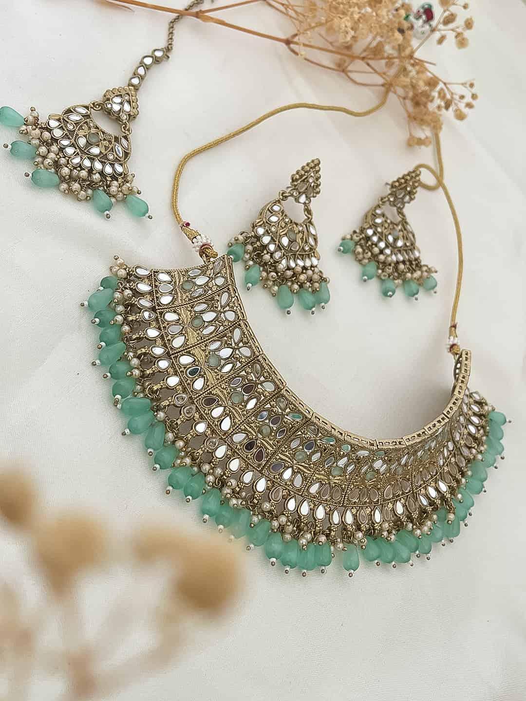 Ishhaara Mirrored Necklace Set In Mint Green