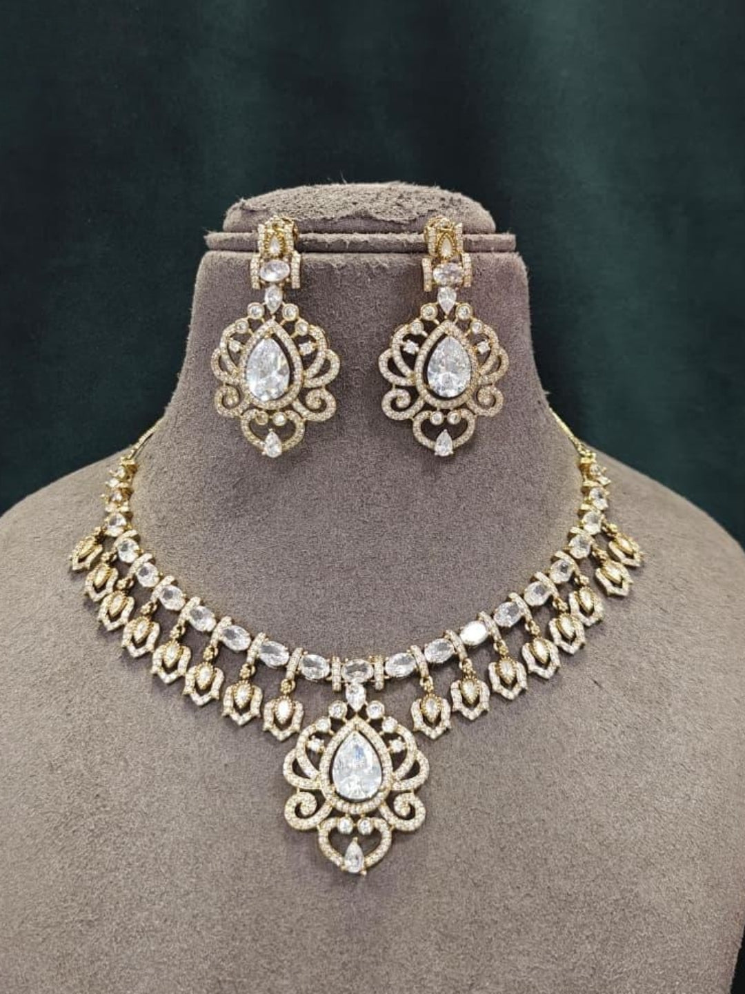 Ishhaara Moissanite Kundan Doublet Choker Necklace