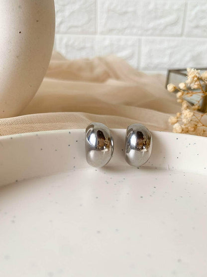 Ishhaara Monica Dogra In Smooth Shiny Metal Earring
