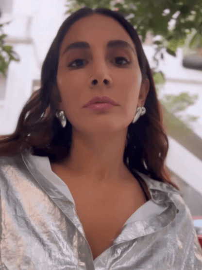 Ishhaara Monica Dogra In Smooth Shiny Metal Earring