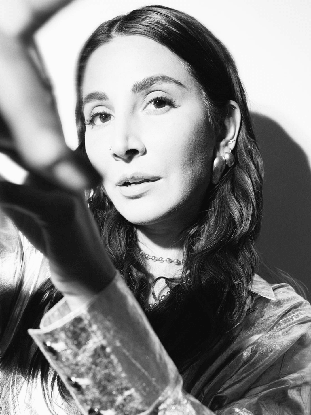 Ishhaara Monica Dogra In Smooth Shiny Metal Earring