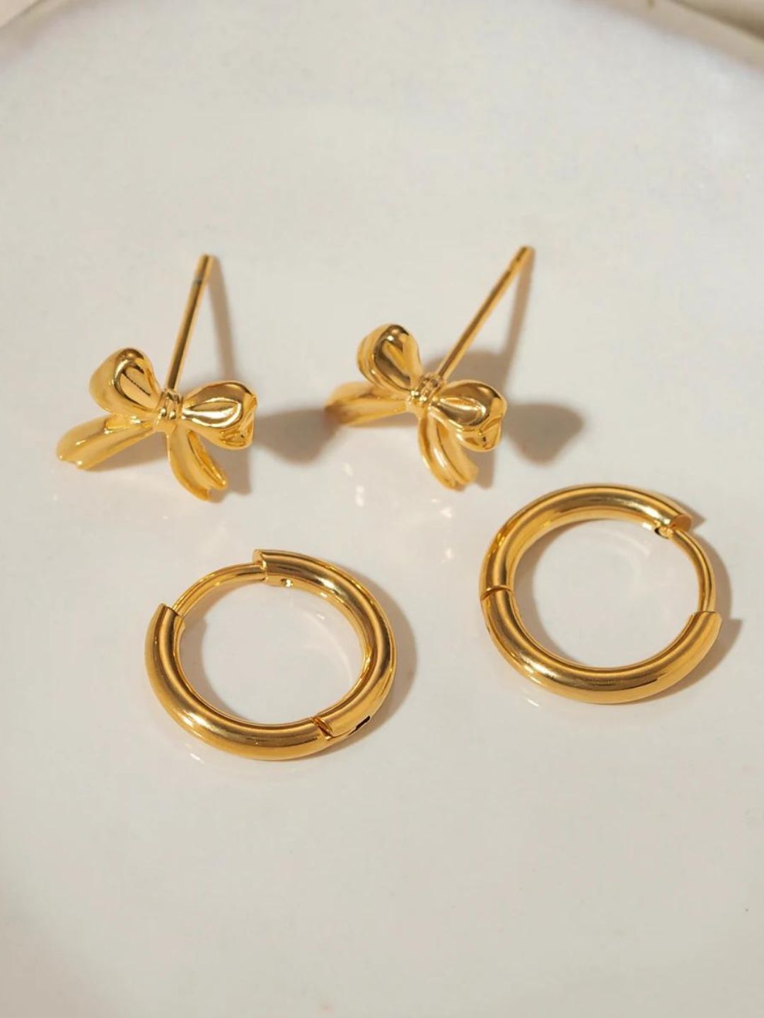 Ishhaara Monsoon Set Of 2 Classic And Bow Earrings