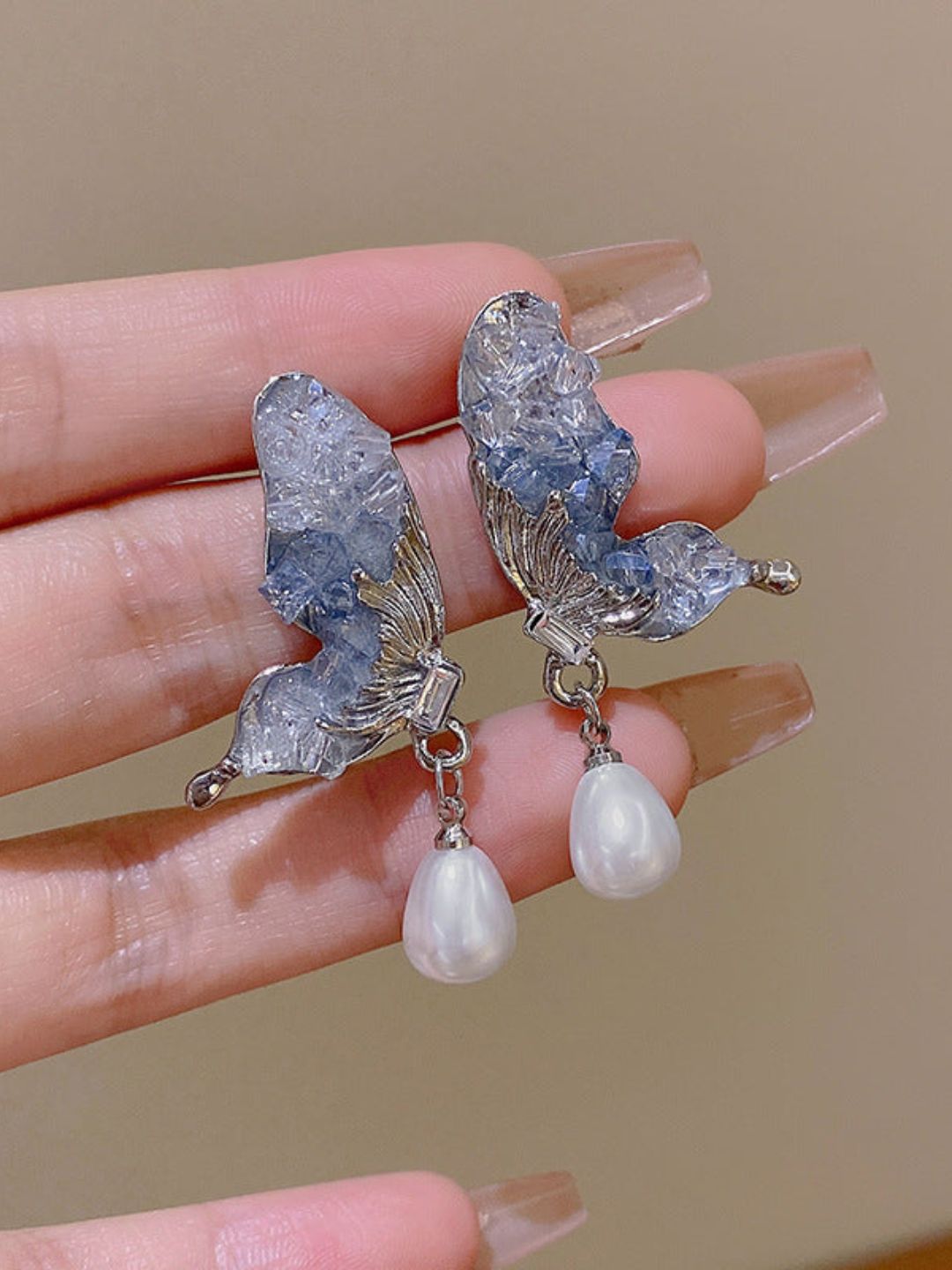 Ishhaara Moonlit Flutter Earring