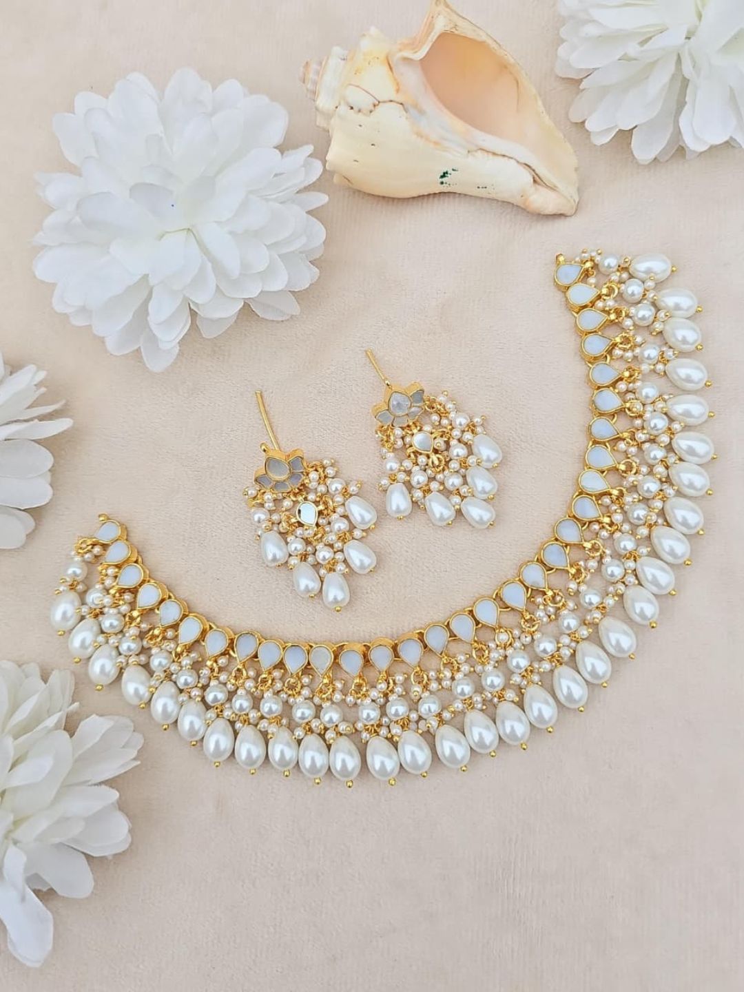 Ishhaara Mother Of Pearl Embedded Choker