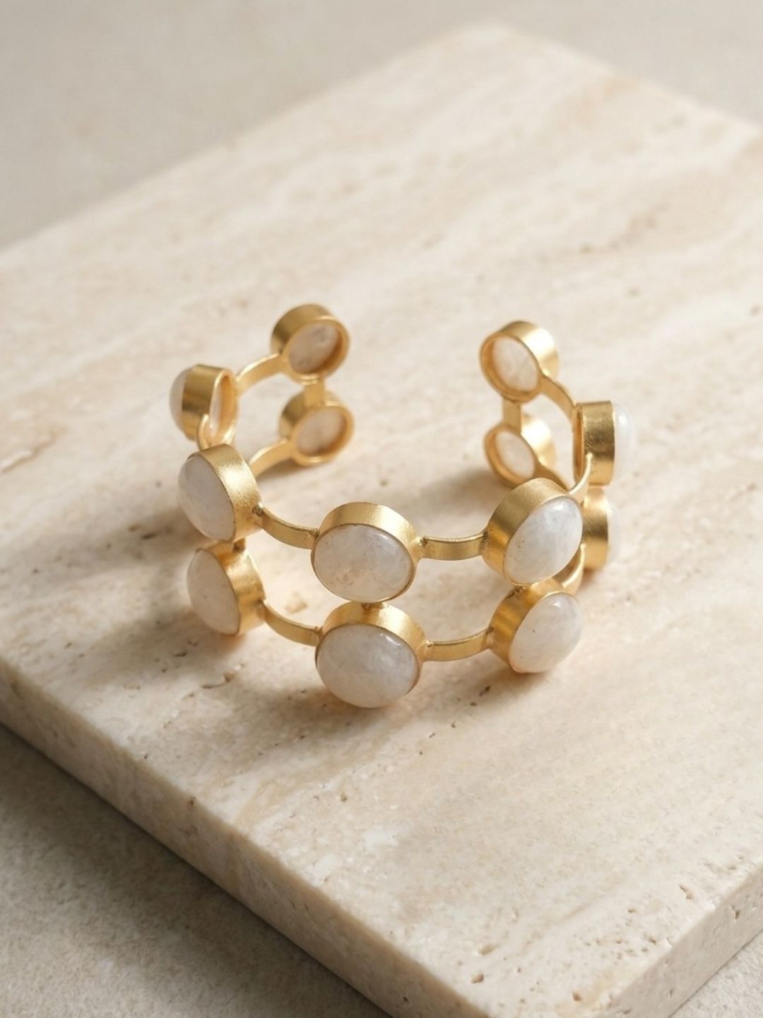 Ishhaara Mother Of Pearl Studded Bracelet