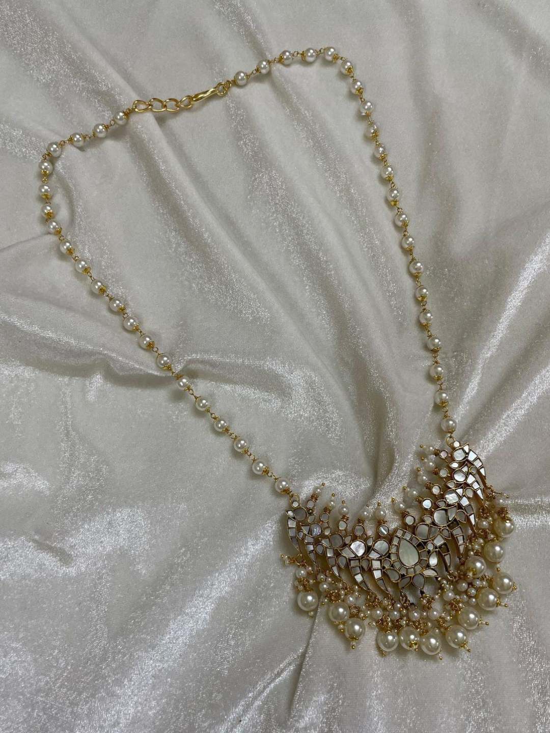 Ishhaara Mother Of Pearl Studded Pendant Necklace