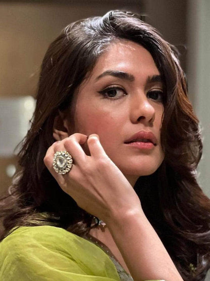 Ishhaara Mrunal Thakur In Kundan Oval Kundan Ring