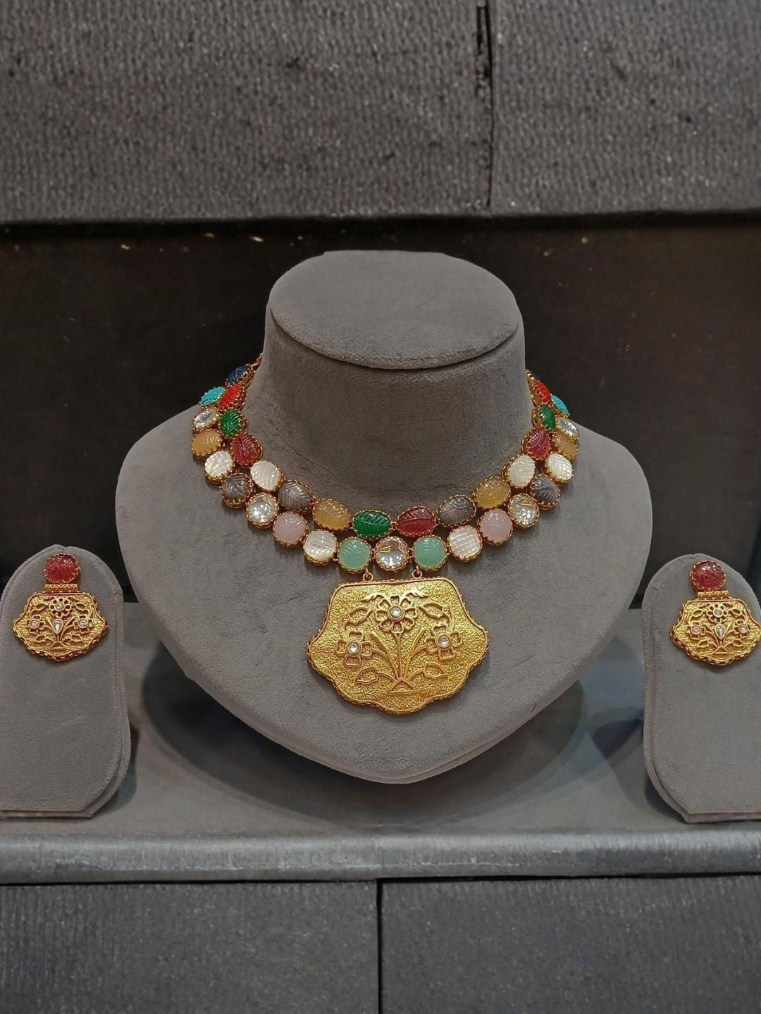 Ishhaara Multi Carved Statement Choker