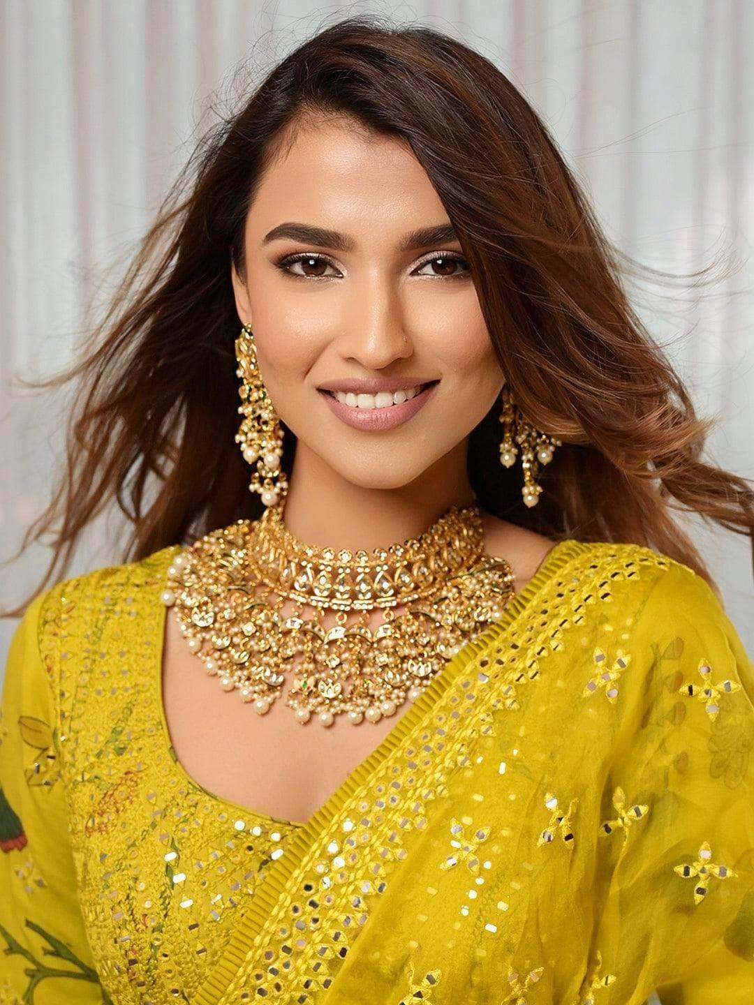 Ishhaara Multi Chand Necklace Set With Teeka