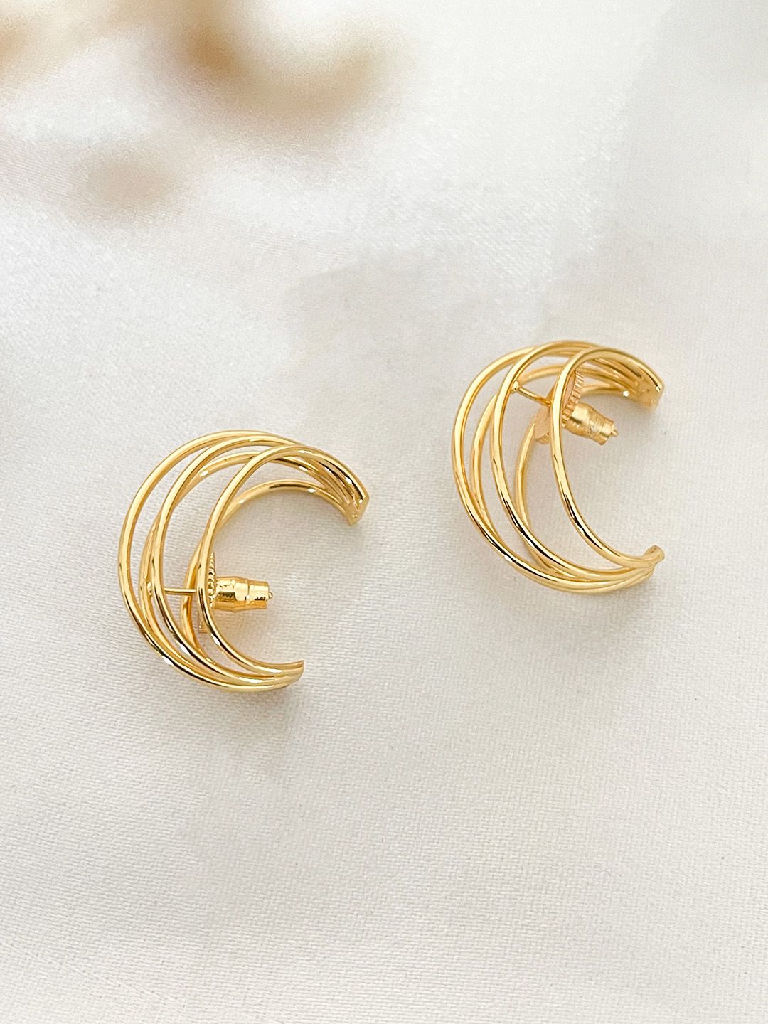 Ishhaara Multi Hoop Claw Design Stud Earring