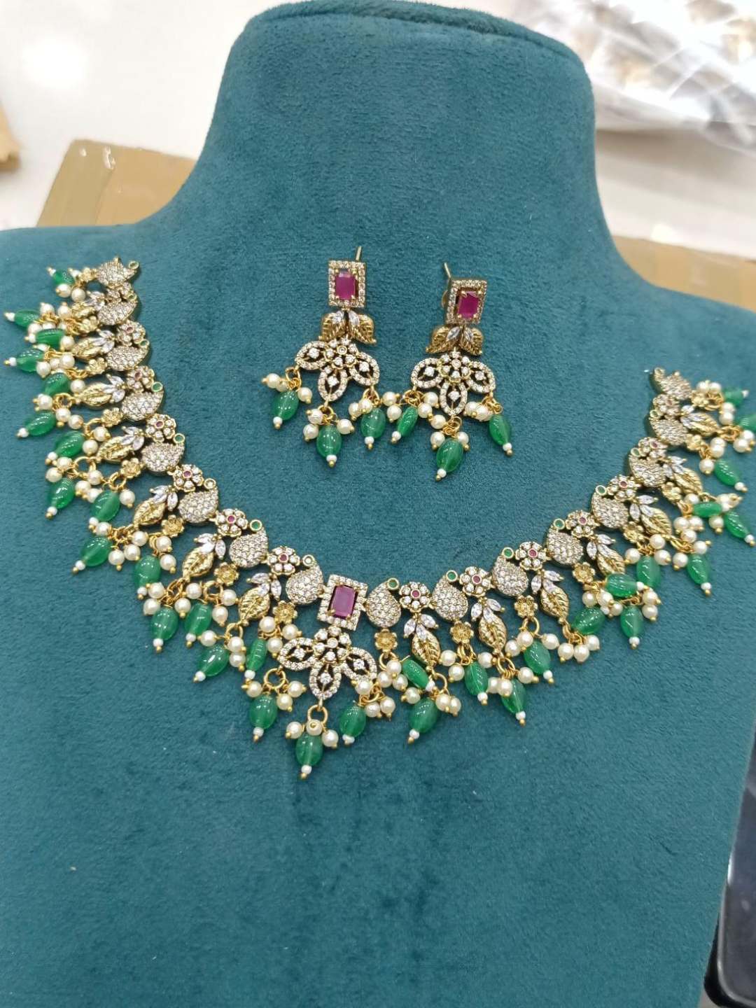 Ishhaara Multicolor Premium Apsara Pearl Bridal Short Neckpiece