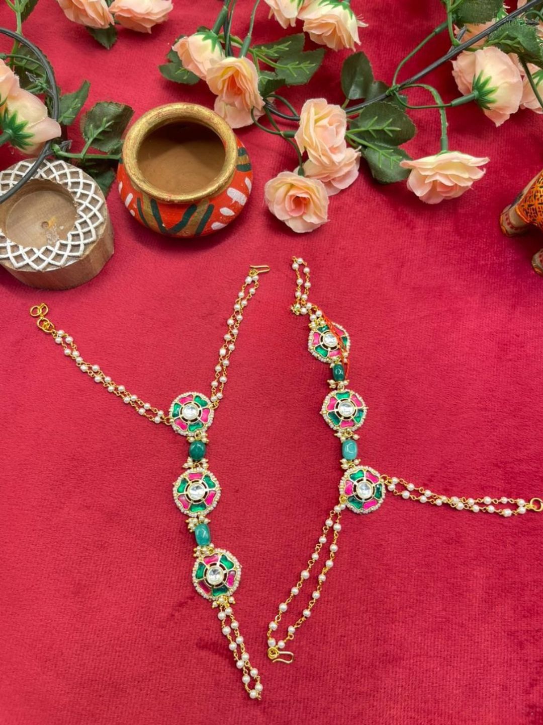 Ishhaara Multicolored Pachi Kundan Hathphool