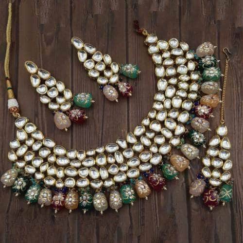 Ishhaara Green Abstract Kundan Choker Necklace Set With Precious Beads