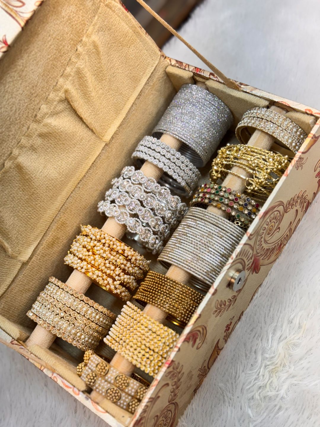 Ishhaara New Banglebox Combo Of Siders With Organiser