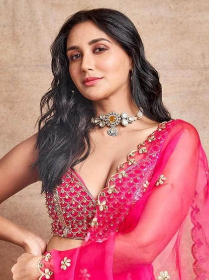 Ishhaara Nikita Dutta In Carved Center Kundan Choker Set