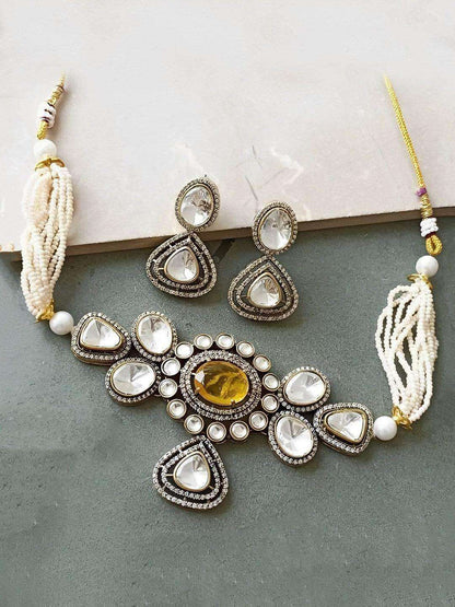 Ishhaara Nikita Dutta In Carved Center Kundan Choker Set