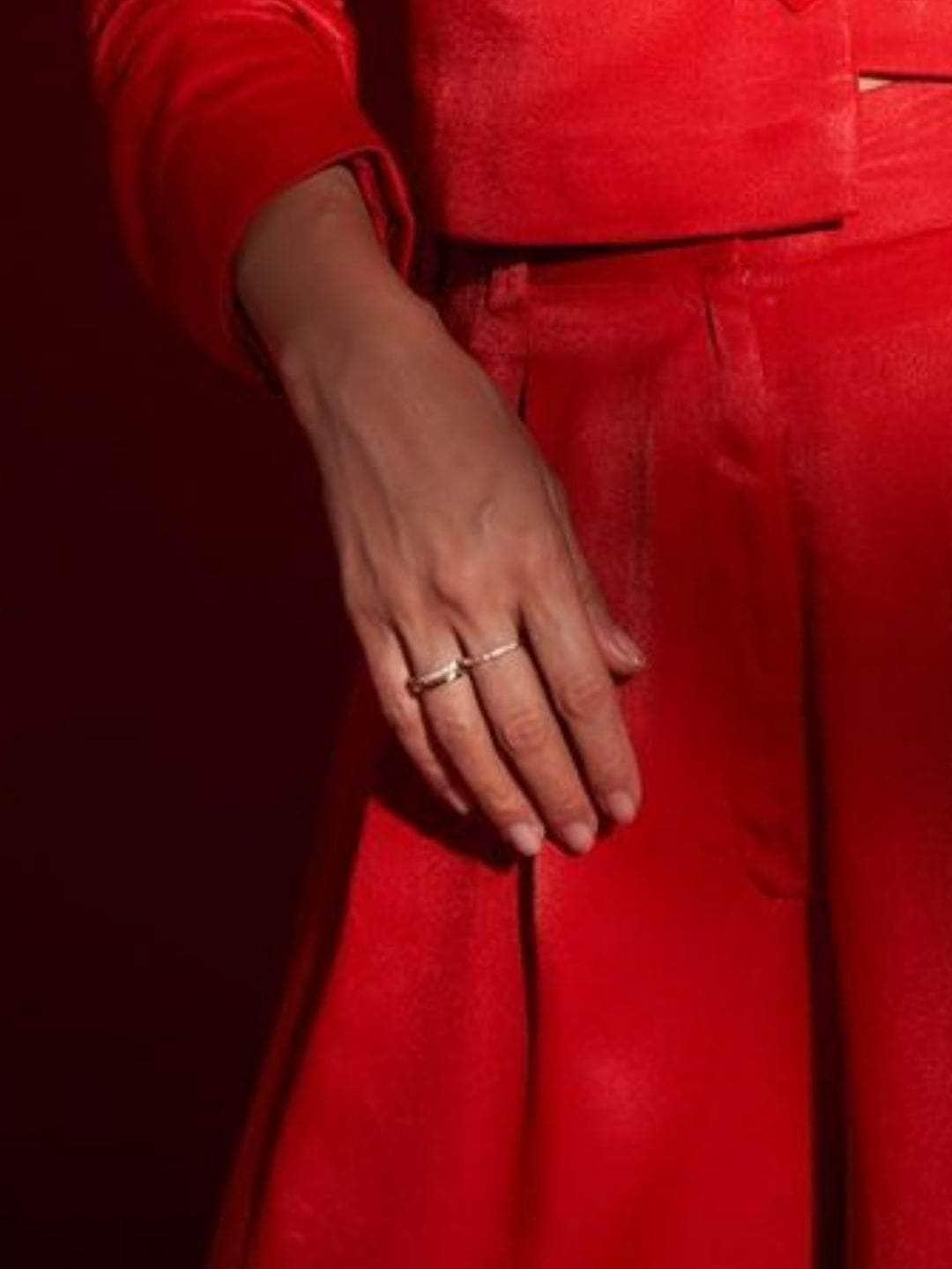 Ishhaara Nimrat Kaur In Heart Ring