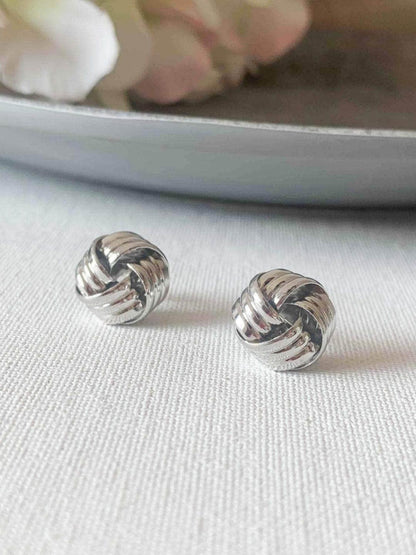 Ishhaara Nisha Aggarwal In Classic Knot Earring