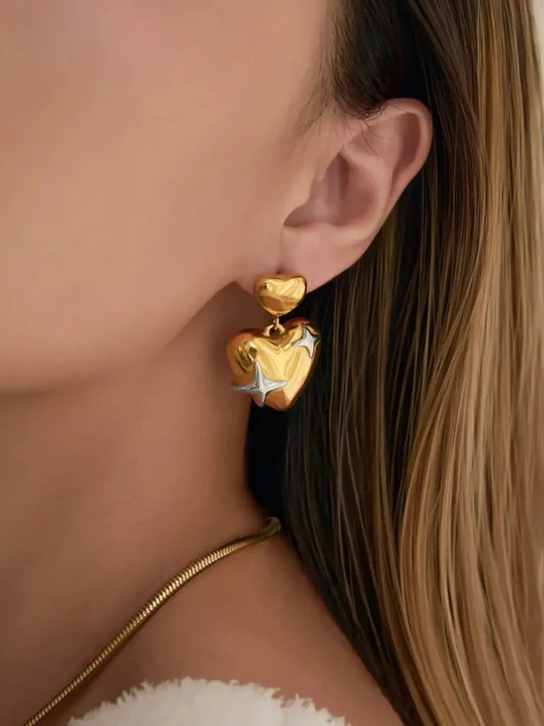 Ishhaara Nova Heart Studs