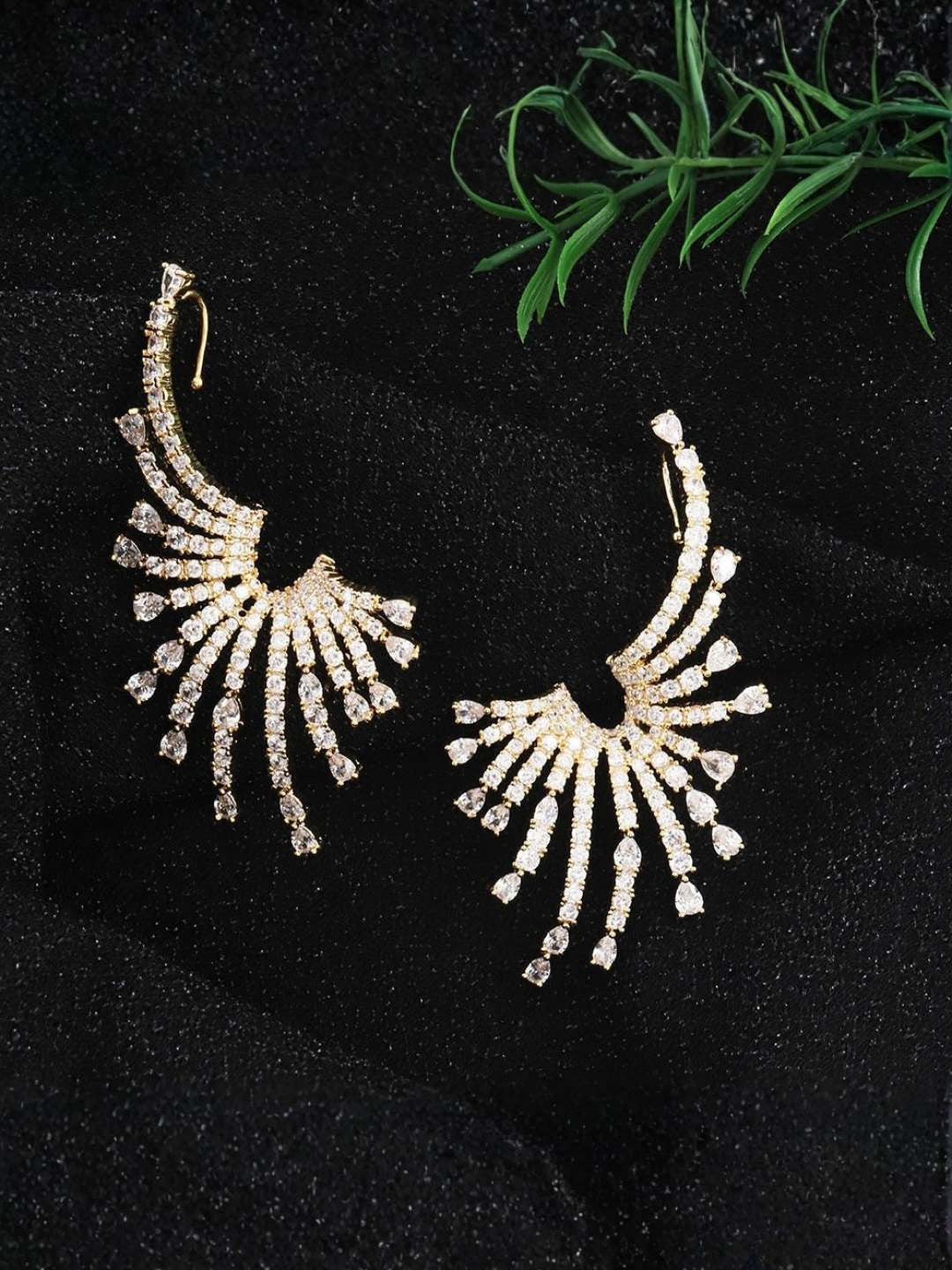 Ishhaara Obsidian Flare Earring