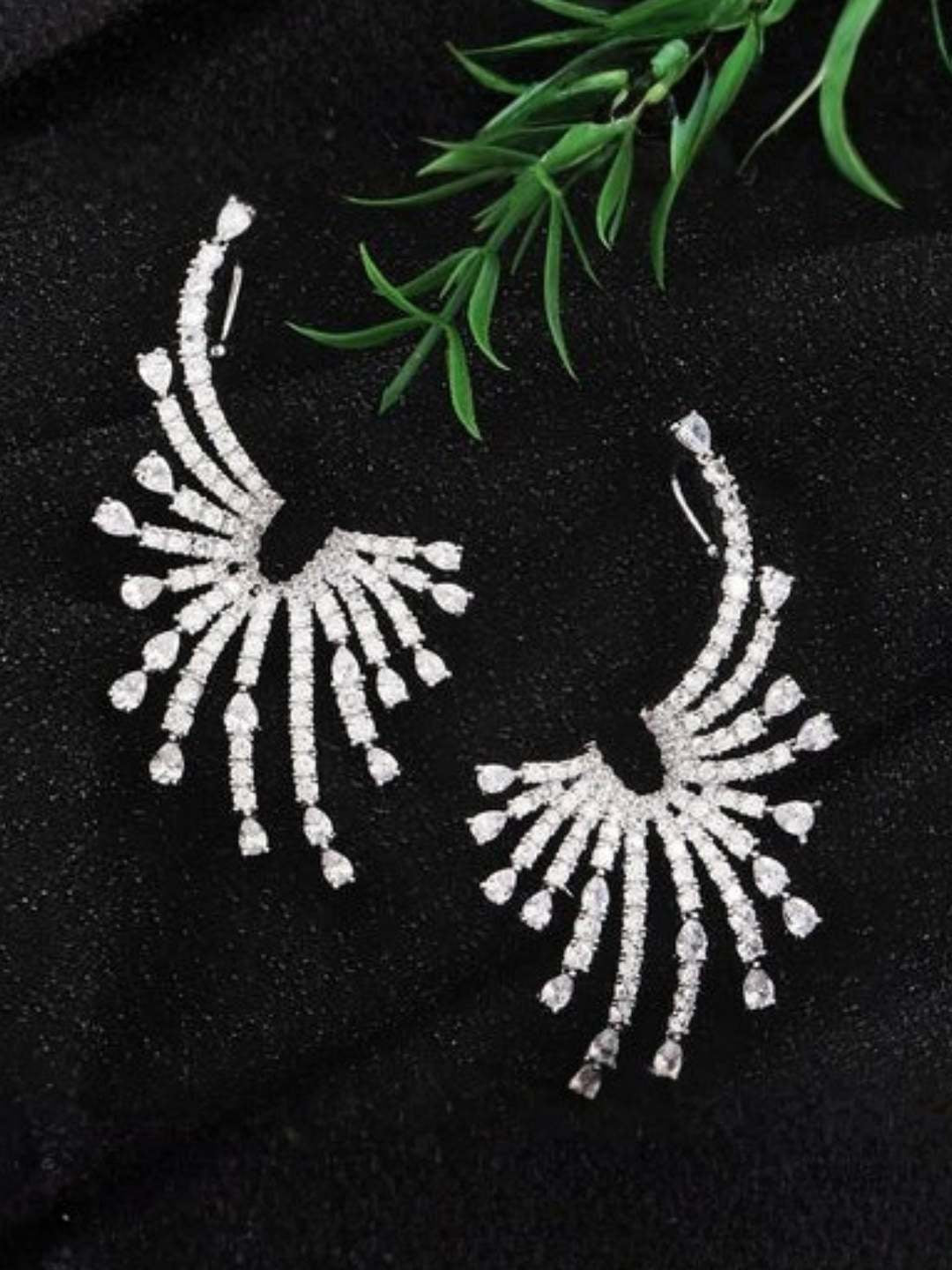 Ishhaara Obsidian Flare Earring