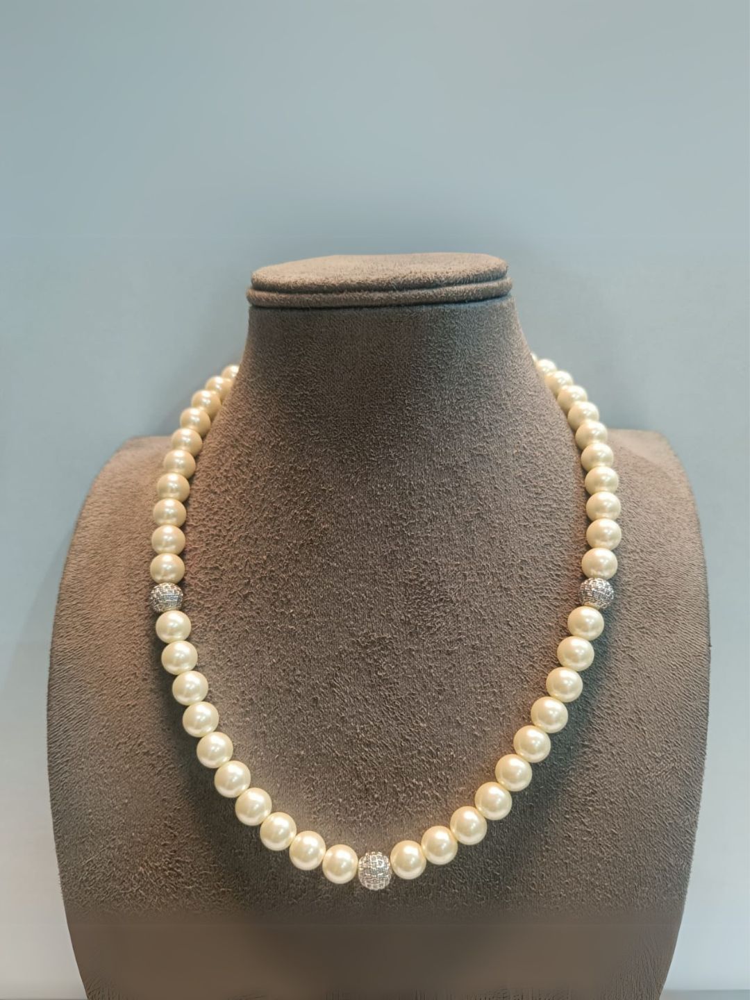 Ishhaara Off White Single Layer Statement Pearl Necklace