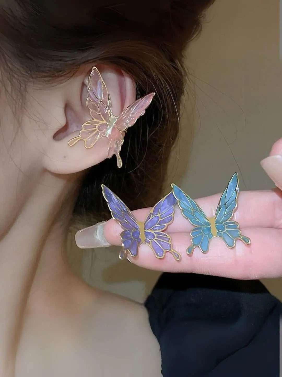 Ishhaara One Side Butterfly Ear Cuff