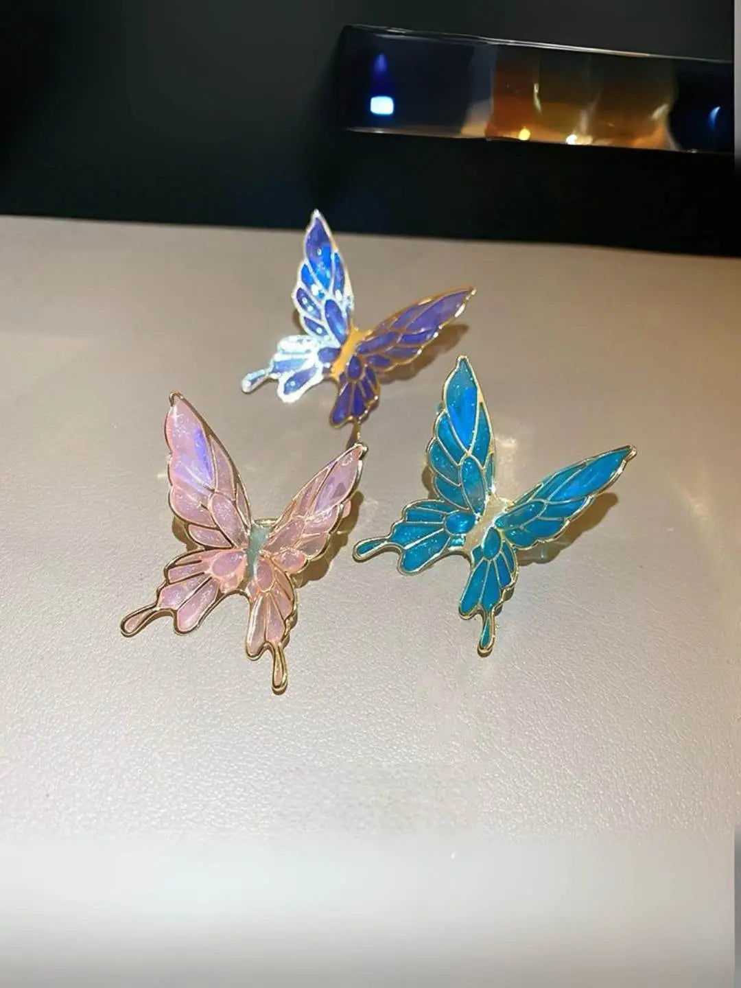 Ishhaara One Side Butterfly Ear Cuff