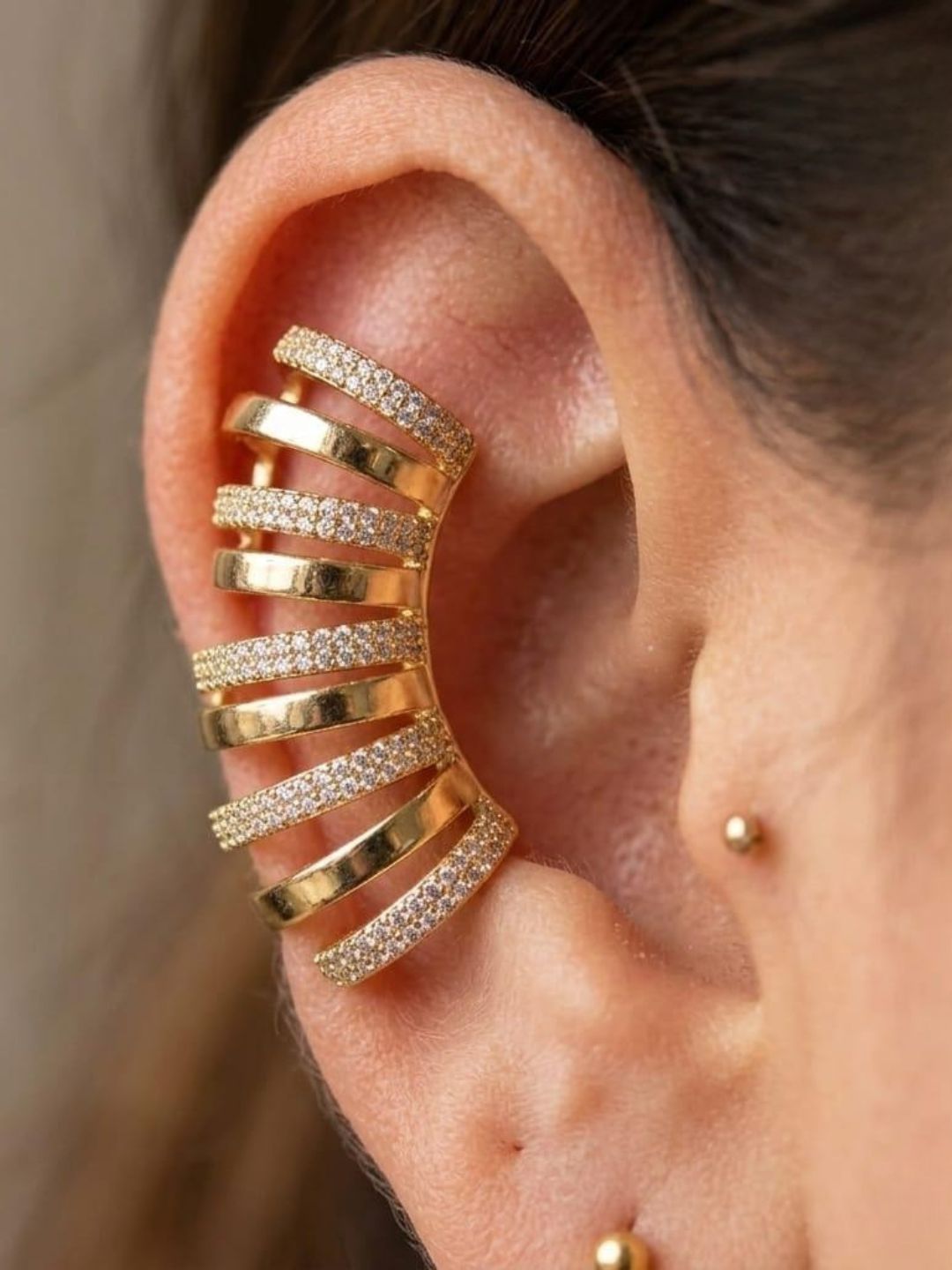 Ishhaara One Sided Chunky Golden Earcuff