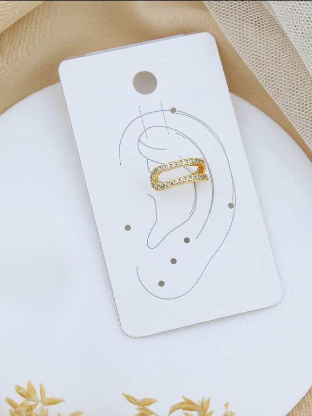 Ishhaara One Sided Hoop Earcuff