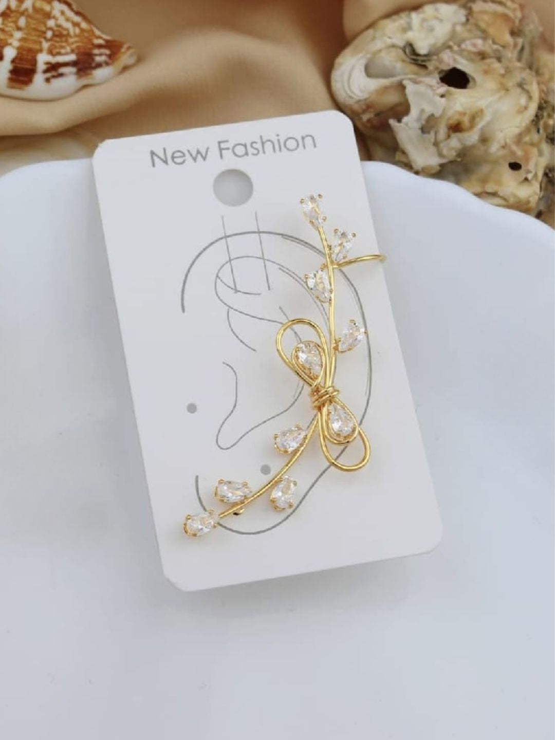 Ishhaara One Sided Waterdrop Earcuff
