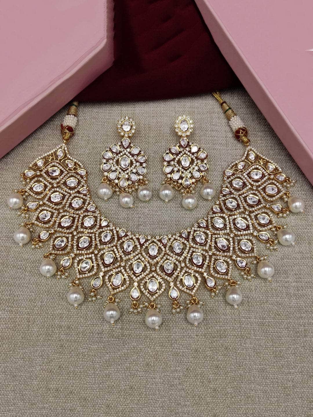 Ishhaara Opulent Pearl necklace