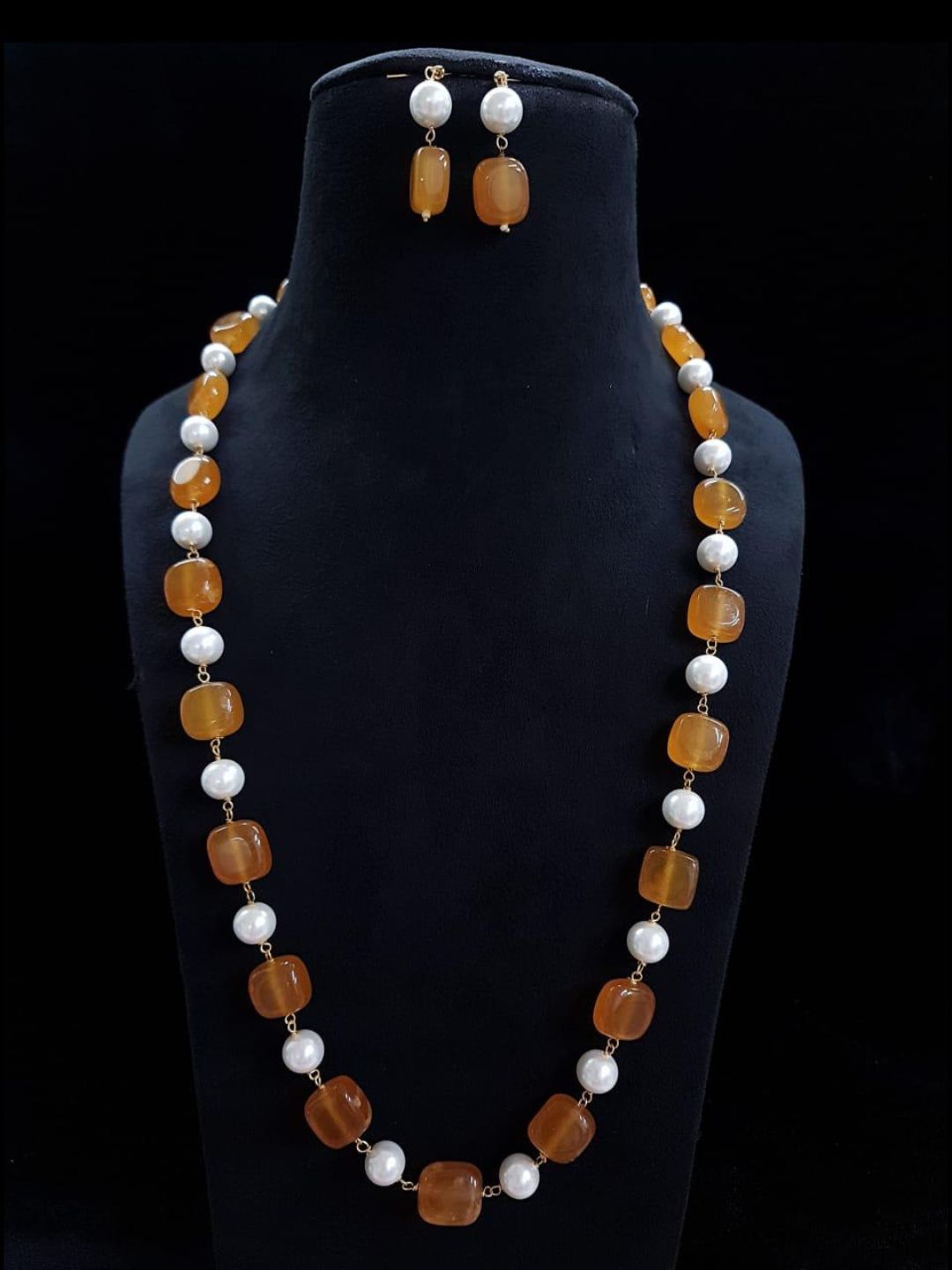 Ishhaara Orange Semi Precious Beads N Shell Pearls Necklace Set