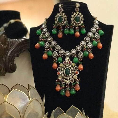 Ishhaara Victorian Pendant Ad Necklace