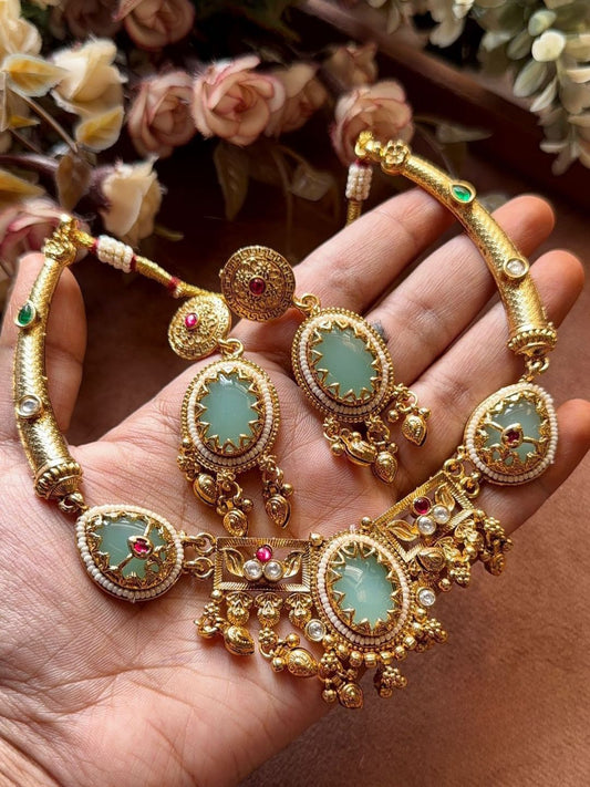 Ishhaara Oval Shaped Heritage Necklace Set