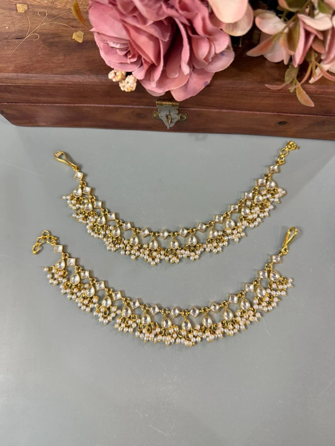 Ishhaara Pachi Kundan Studded Earchains