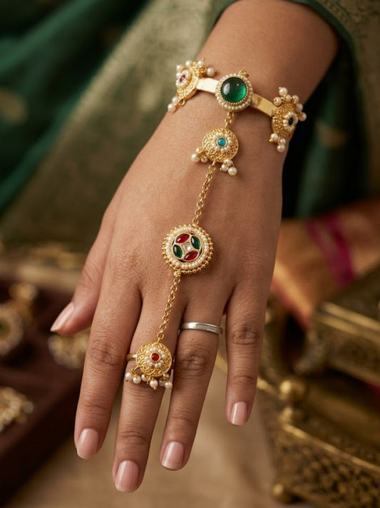 Ishhaara Pair Of Minimal Statement Hathphool