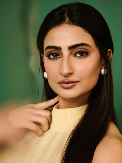 Ishhaara Palak Tiwari In White Pearl Statement Studs