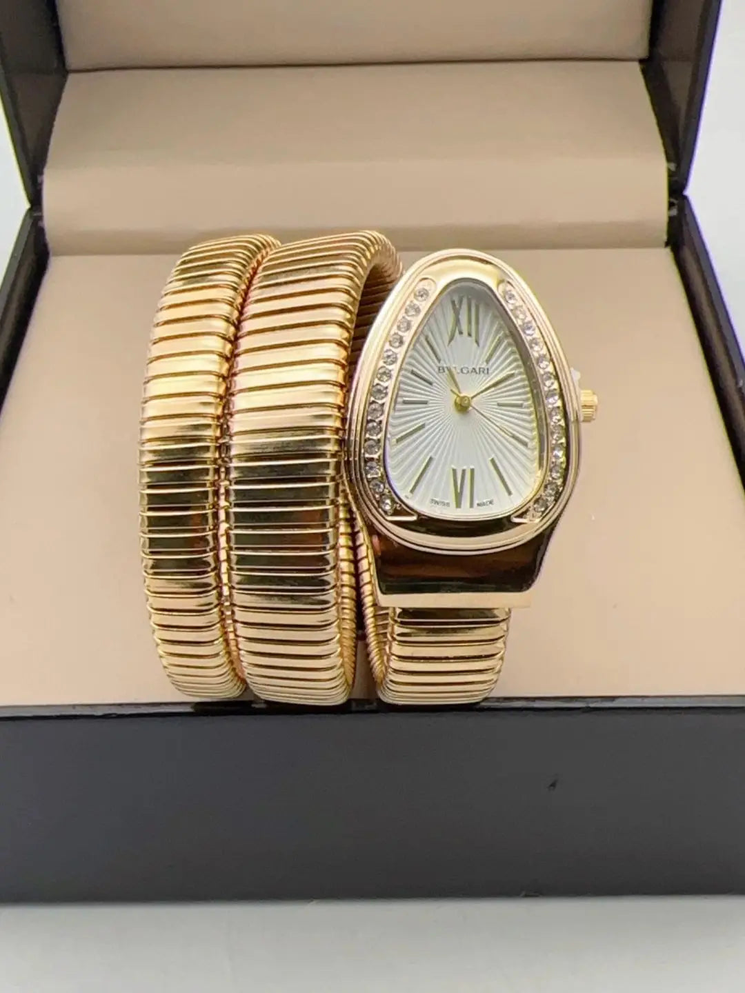 Ishhaara Patterned Dial And Stainless Steel Wrap Around Straps Analogue Watch