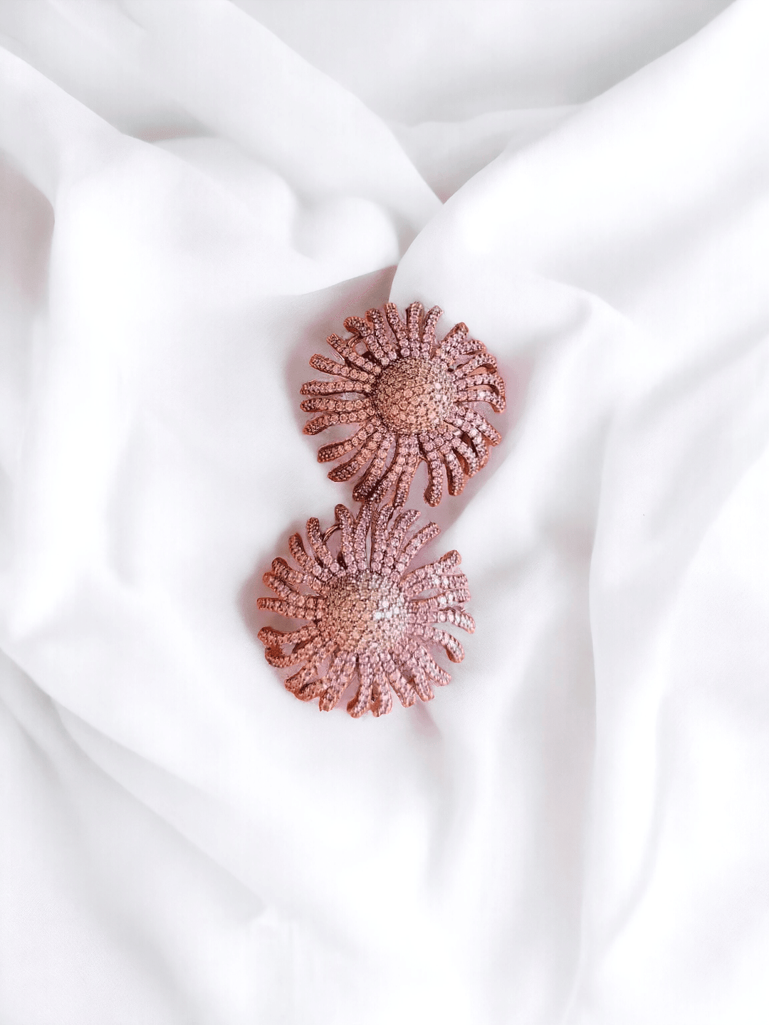 Ishhaara Cubic Zirconia Decor Stud Earrings