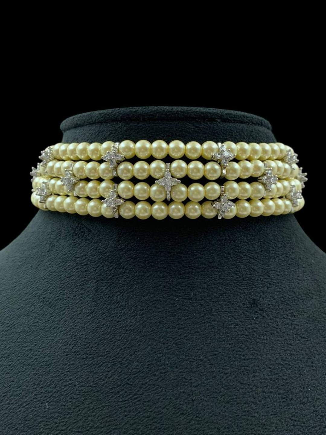 Ishhaara Pearl Choker