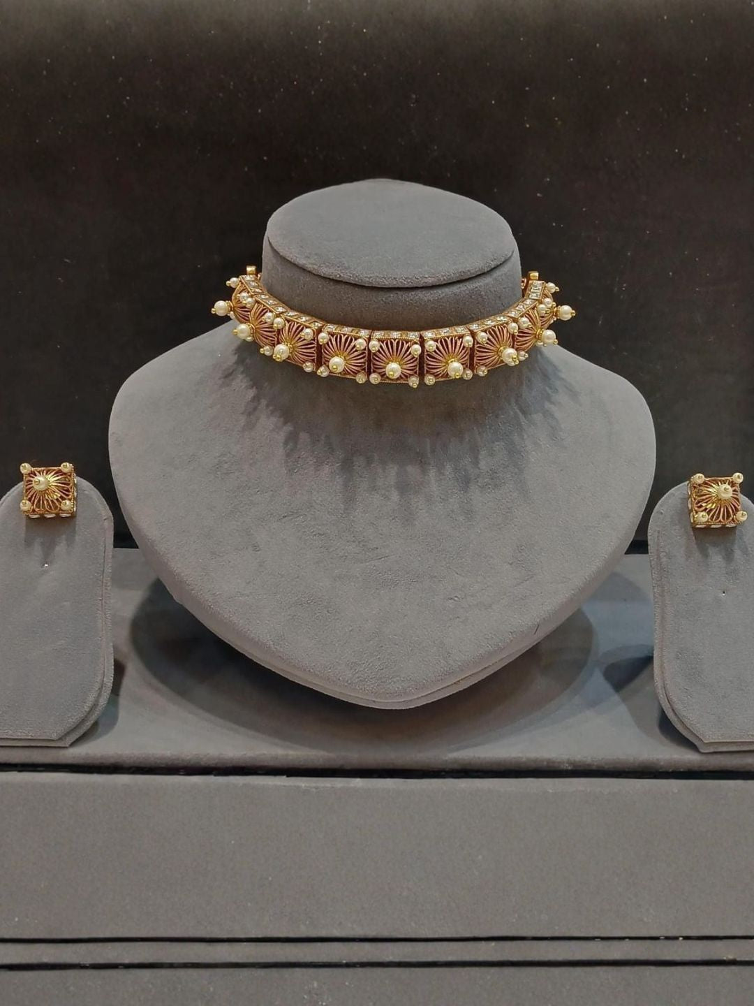 Ishhaara Pearl Fushion Choker Necklace